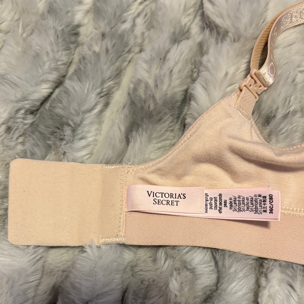 Victoria's Secret Cream Push-Up Bra. - Picture 7 of 10